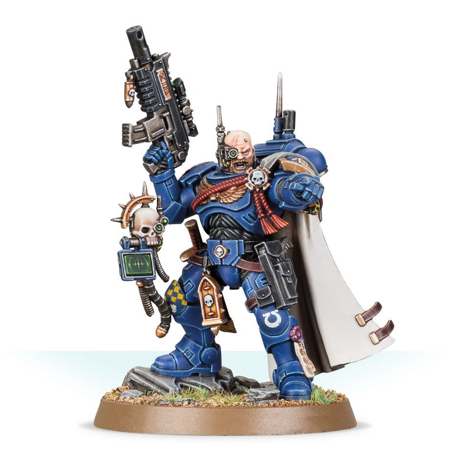 Space Marines: Captain in Phobos Armour - Warhammer 40,000